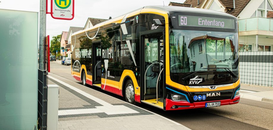 Elektrobus der Verkehrsbetriebe Karlsruhe Umweltschonender Elektrobus der VBK KA